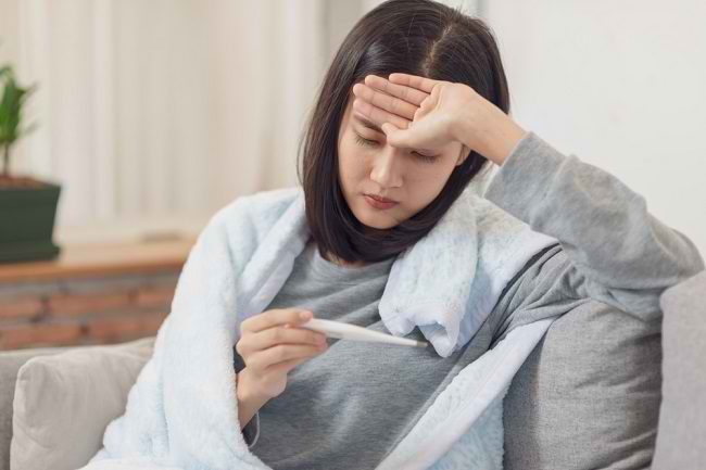 Panas Tubuh Berlebih: Penyebab Medis dan Lingkungan, Gejala Klinis, Cara Penanganan Aman di Rumah, Tips Mencegah Panas Tubuh yang Berlebihan, dan Upaya Menjaga Suhu Tubuh Normal dalam Aktivitas Sehari-hari secara Alami dan Efektif