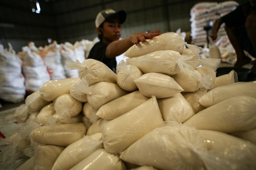 Distribusi Gula Pasir di Indonesia: Sistem Logistik, Rantai Pasok, Peran Produsen, Impor, Dampak Harga, dan Strategi Pemerintah Menjamin Ketersediaan